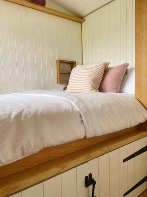 The Hereford Hut, Charming 1 Bedroom Shepherds Hut Callow Exterior photo