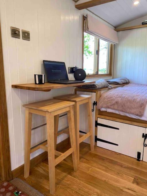 The Hereford Hut, Charming 1 Bedroom Shepherds Hut Callow Exterior photo